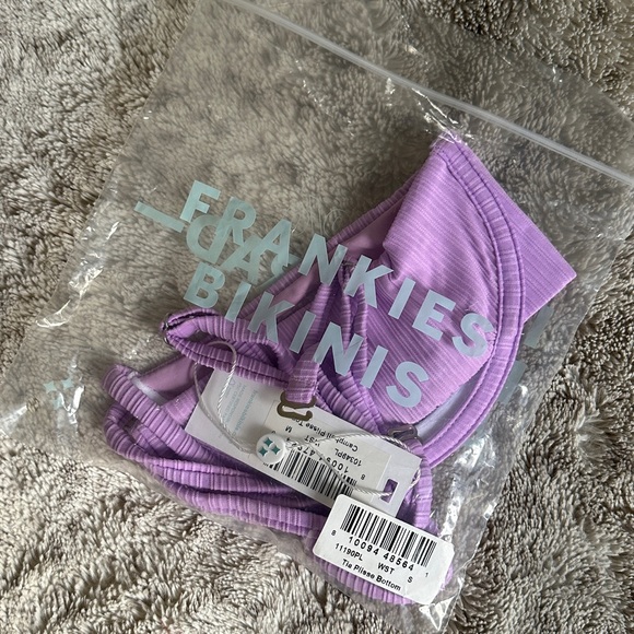 NWT Frankie’s Bikinis Campbell Plisse Underwire Bikini Top Sz M - Picture 7 of 7